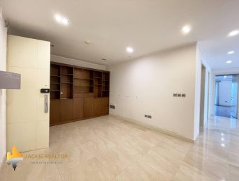 Rent out a big partly furnished apartment in Ciputra (5)