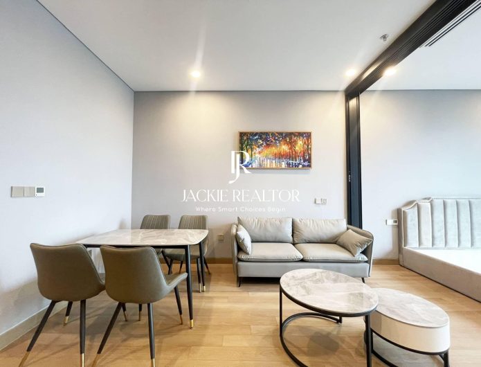 Rent studio Lancaster Luminaire - A wise choice for a person (1)