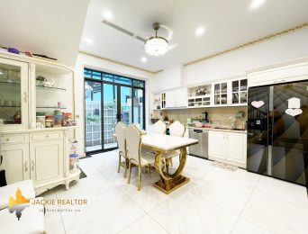 Rent this unique 3BRs villa in Phong Lan Street, Vinhomes The Harmony (5)