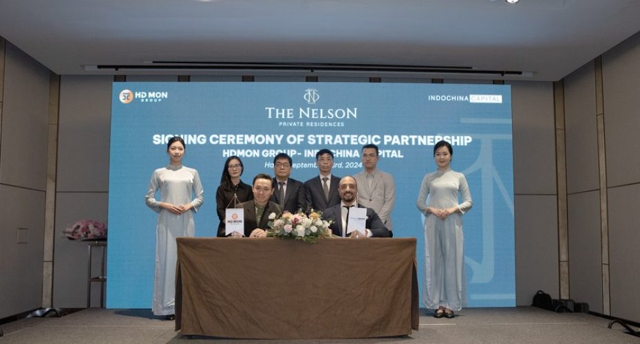 Representatives of HDMon Group and Indochina Capital at the signing ceremony