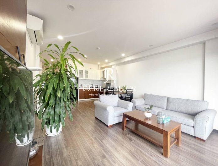 Rooftop serviced apartment with great lake view for rent in Xuan Dieu (1)