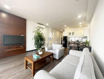 Rooftop serviced apartment with great lake view for rent in Xuan Dieu (2)