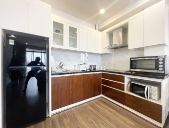 Rooftop serviced apartment with great lake view for rent in Xuan Dieu (4)