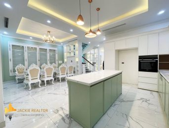 Royal single villa for rent in Vinhomes Riverside Huong Duong (4)