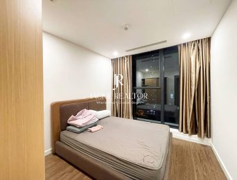 Rustic 3-bedroom apartment for rent at Sunshine City (5)