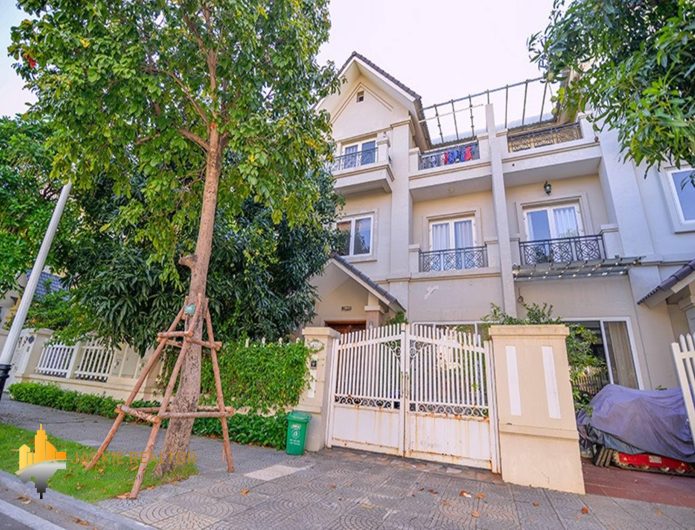 Rustic 4BRs villa for rent in Vinhomes Riverside Anh Dao (1)