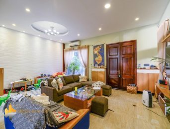 Rustic 4BRs villa for rent in Vinhomes Riverside Anh Dao (2)