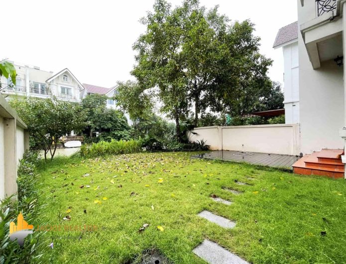 Semi-detached house for lease in Vinhomes Riverside (1)