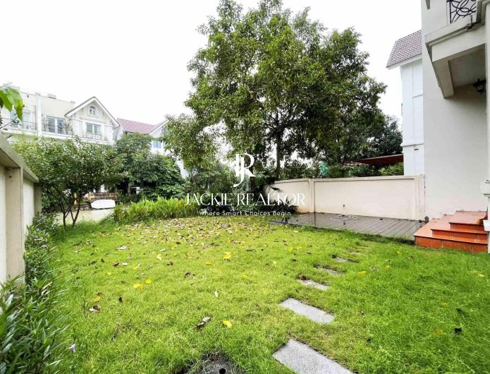 Semi-detached house for lease in Vinhomes Riverside (1)