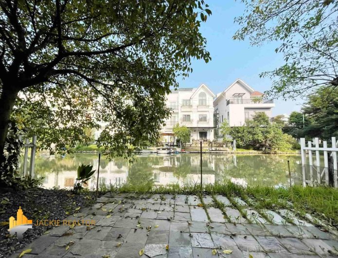 Simple furnished 4BRs villa for rent in Vinhomes River Hoa Sua (1)