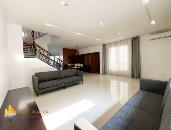 Simple furnished 4BRs villa for rent in Vinhomes River Hoa Sua (5)