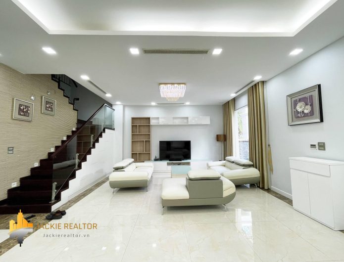 Small detached villa for rent in Vinhomes Riverside Anh Dao (1)