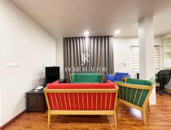 Spacious 1-bedroom serviced apartment in Xuan Dieu for rent (2)