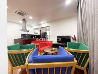Spacious 1-bedroom serviced apartment in Xuan Dieu for rent (3)