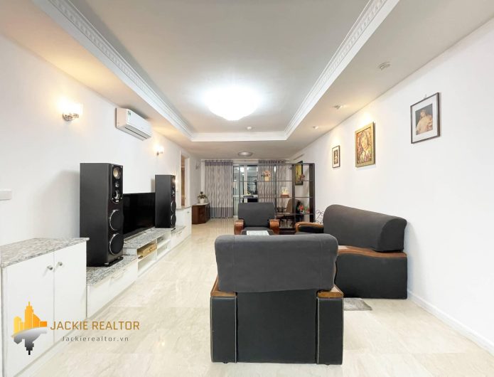 Spacious 145M2 apartment for rent in P2 Ciputra (1)