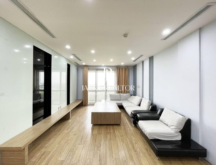 Spacious 2-bedroom apartment for rent at P2 Ciputra (1)