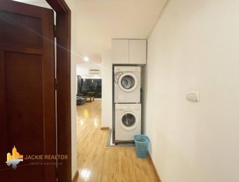 Spacious 2 bedroom apartment with lake view for rent in Tu Hoa, Tay Ho, Hanoi (5)