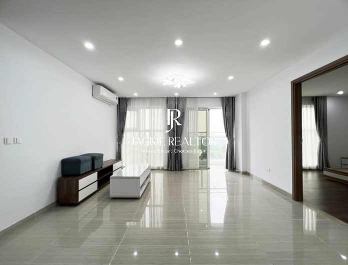 Spacious 3 bedrooms in L4 Ciputra for rent (1)