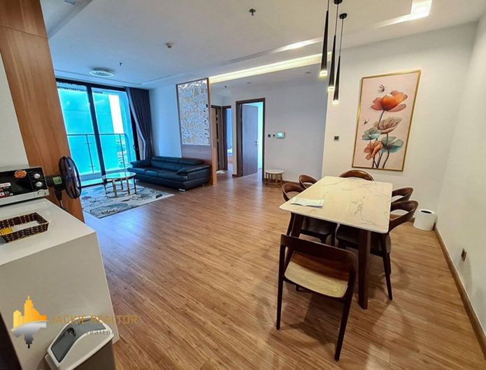 Spacious 3BDs apartment at Vinhomes Metropolis for rent (1)