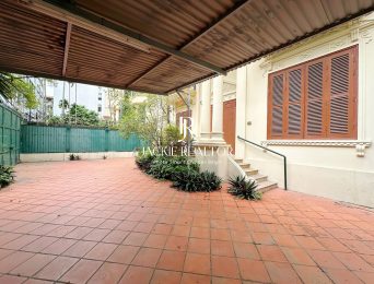 Spacious 5-bedroom garden villa for rent on To Ngoc Van Street (2)