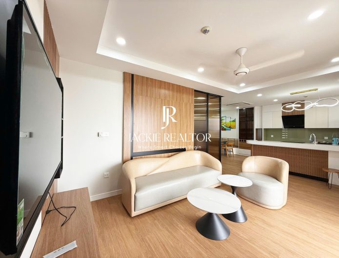 Spectacular rustic 3-bedroom apartment in Kosmo Tay Ho for rent (1)
