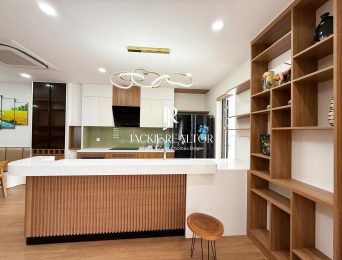 Spectacular rustic 3-bedroom apartment in Kosmo Tay Ho for rent (4)