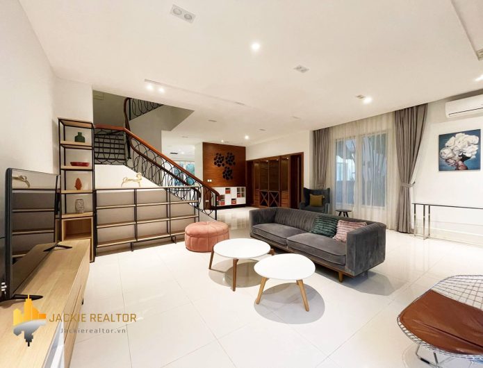 Splendid house Vinhomes Riverside for rent close to BIS (1)