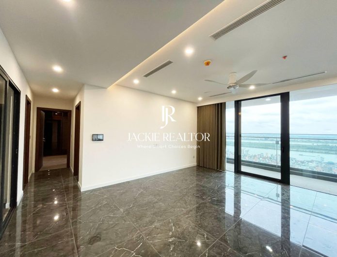 Stunning 160-sqm apartment at Sunshine Golden River for rent (1)