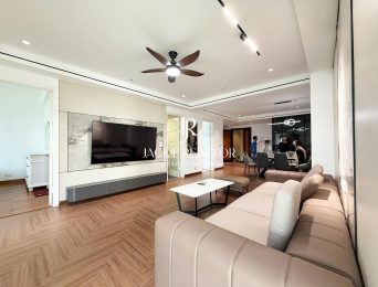 Stunning 3-bedroom apartment for rent at a cheap price in E1 Ciputra (3)