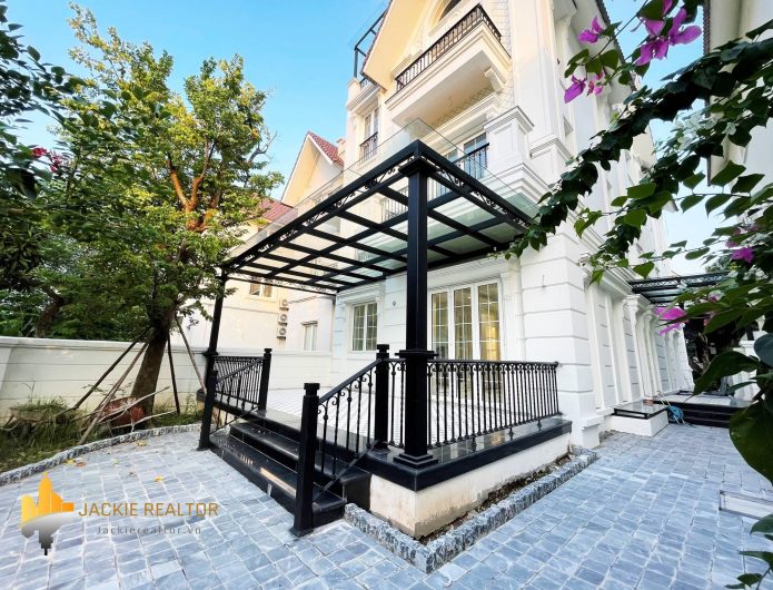 Stunning 300m2 unfurnished villa for rent in Vinhomes Riverside Long Bien (1)