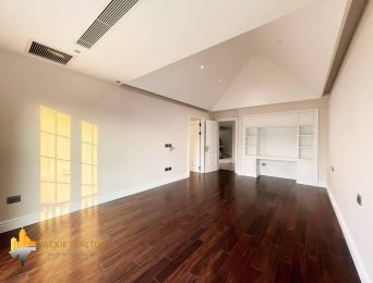 Stunning 300m2 unfurnished villa for rent in Vinhomes Riverside Long Bien (5)