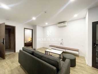 Stunning Modern 1-Bedroom Apartment for Rent on Lac Long Quan Street (5)