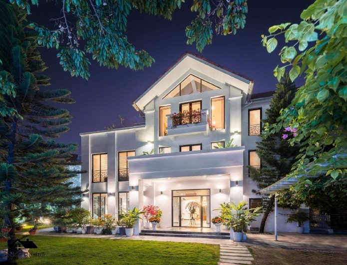 Stunning beautiful villa for rent in Vinhomes Riverside Long Bien District, Hanoi (1)