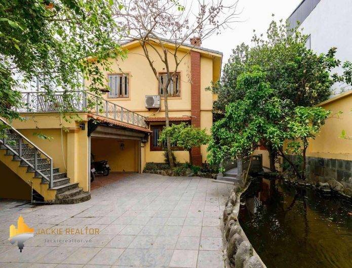Stunningly beautiful pool villa in Tay Ho for rent at only 2000 USD (1)