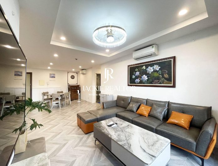 Stylish 3-bedroom apartment at Kosmo Tay Ho for rent (1)