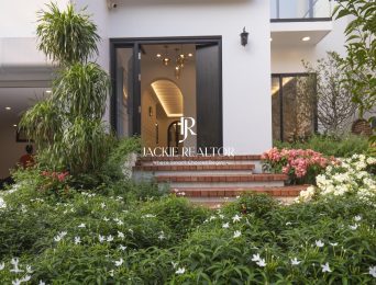 Super spacious and classy 7BR house for rent in Q Ciputra (5)