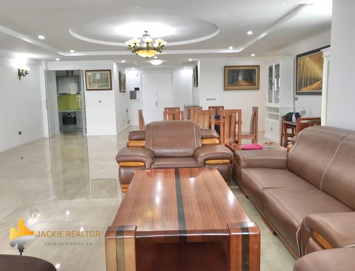 Super wide 267m2 apartment for rent in L2 Ciputra (1)