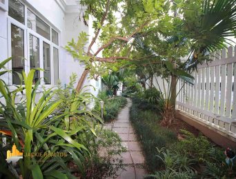 'Superclean' modern villa for rent in C1 Ciputra (17)