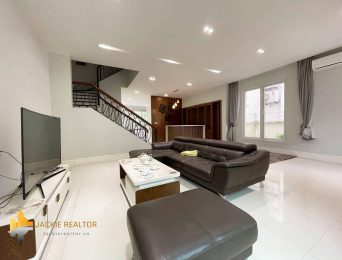 Tremendous 3BRs villa for rent in Vinhomes Riverside Hoa Lan (2)