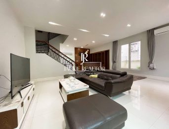 Tremendous 3BRs villa for rent in Vinhomes Riverside Hoa Lan (2)
