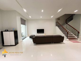 Tremendous 3BRs villa for rent in Vinhomes Riverside Hoa Lan (4)