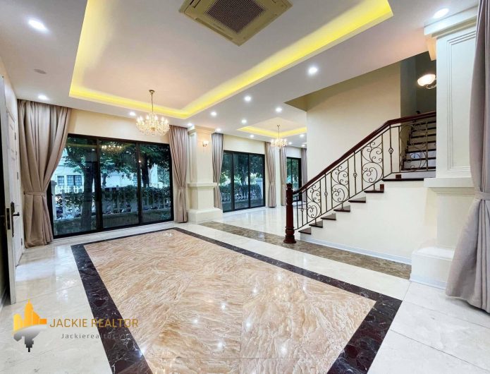 Unfurnished detached house for rent in Vinhomes Riverside, near BIS (1)