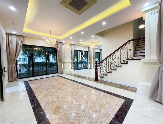 Unfurnished detached house for rent in Vinhomes Riverside, near BIS (1)
