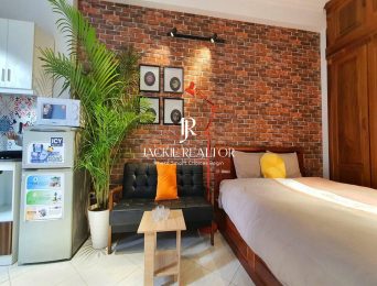 Unique brick-wall studio in Ba Dinh for rent only 550USD per month (2)