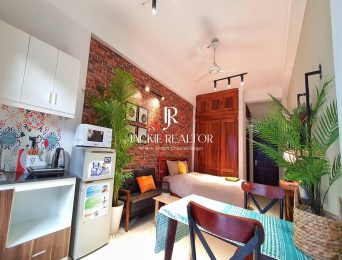 Unique brick-wall studio in Ba Dinh for rent only 550USD per month (5)