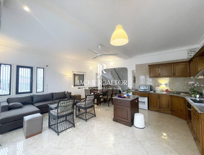 Unique triplex penthouse for rent in Westlake - No. 09 Dang Thai Mai Str (1)