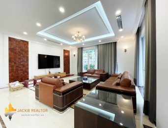 Vast garden detached house for rent in Vinhomes Riverside Bang Lang (2)