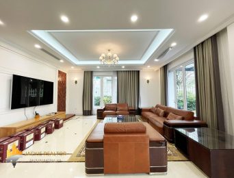 Vast garden detached house for rent in Vinhomes Riverside Bang Lang (3)