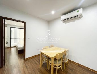 Very cheap 3BRs apartment for rent in Xuan Dieu at only 700 USD per month (4)