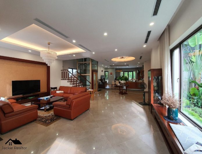 Villa for rent in Vinhomes Riverside (1)